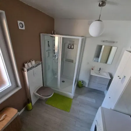 Joli Appart. 2 A 8 Pers. A 20 Min Du Futuroscope Apartment