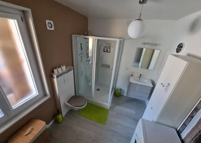 Joli Appart. 2 A 8 Pers. A 20 Min Du Futuroscope Apartamento