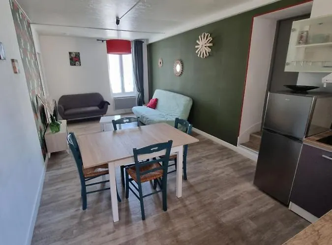 Joli Appart. 2 A 8 Pers. A 20 Min Du Futuroscope